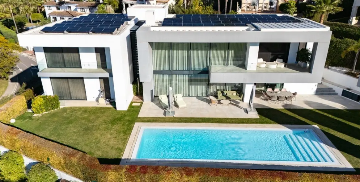 Sale of detached villa in Los Arqueros 11