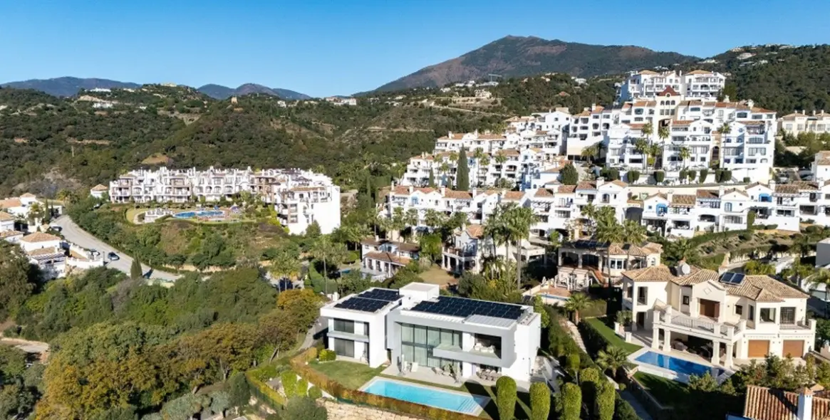 Sale of detached villa in Los Arqueros 13