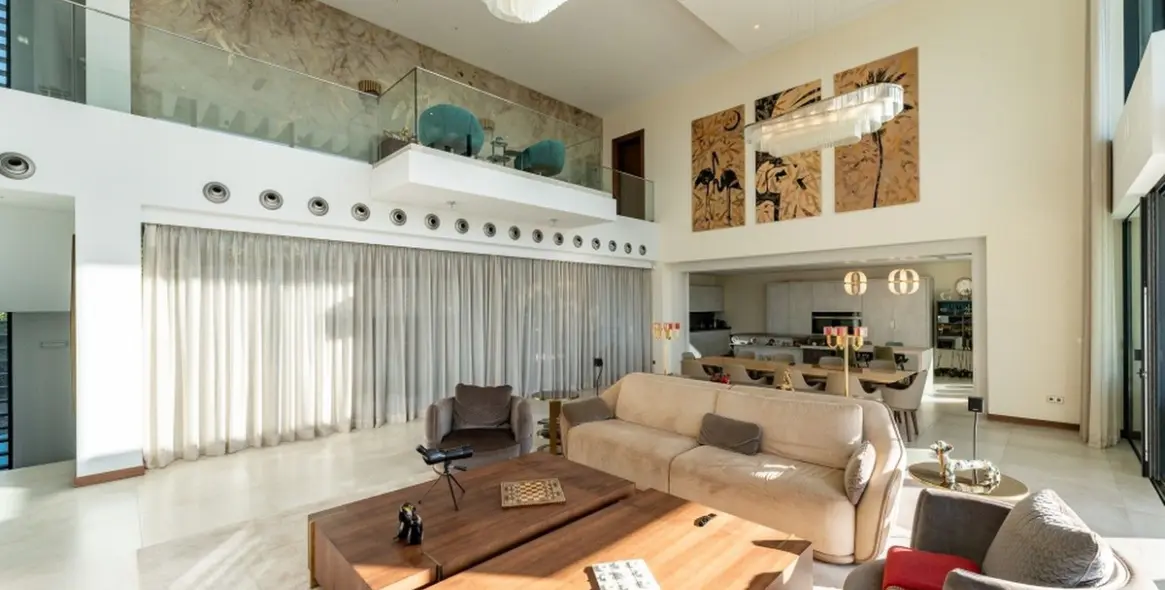 Sale of detached villa in Los Arqueros 17