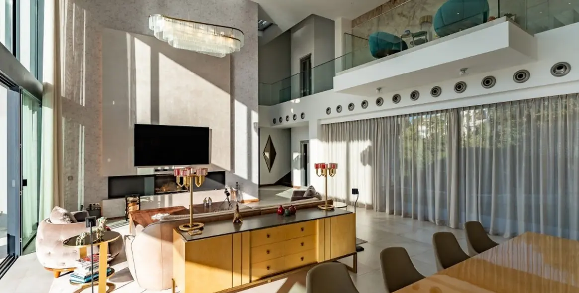 Sale of detached villa in Los Arqueros 18