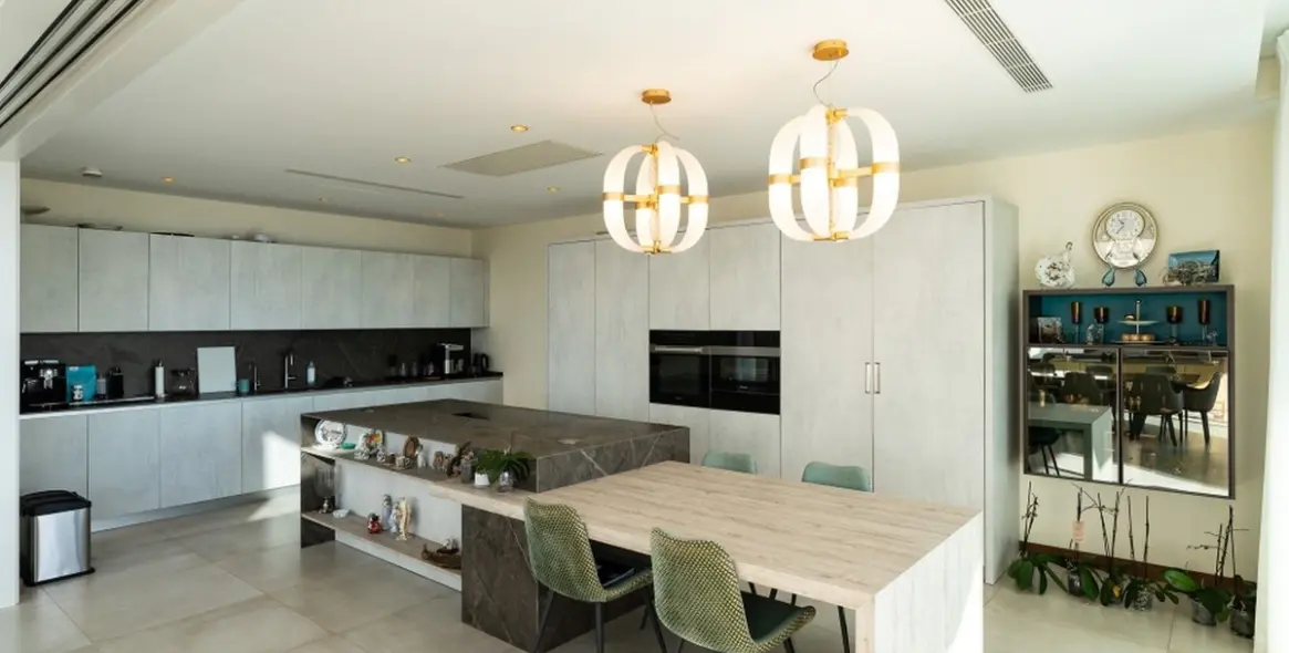 Sale of detached villa in Los Arqueros 19