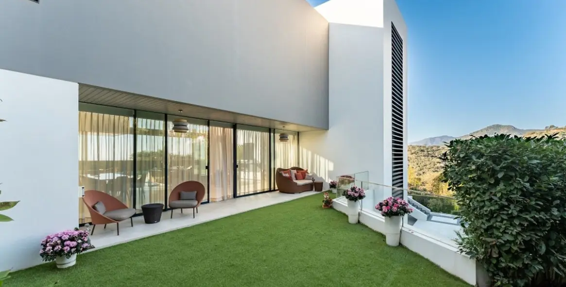 Продажа  отдельно стоящей виллы в Los Arqueros 25