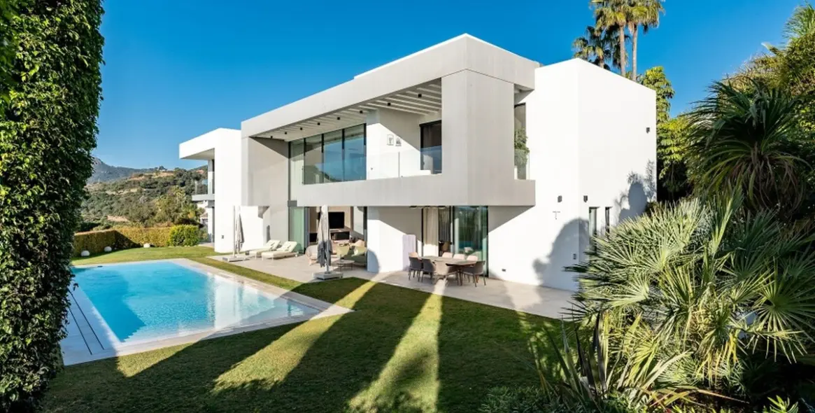 Продажа  отдельно стоящей виллы в Los Arqueros 30