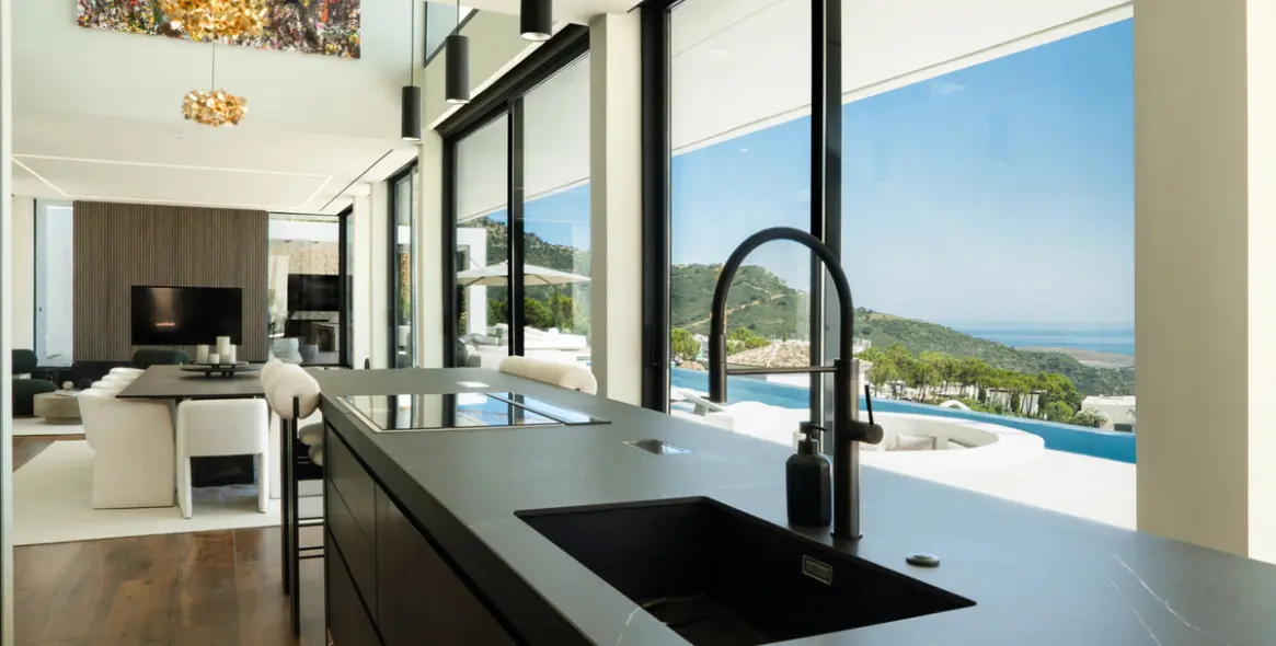 Sale of detached villa in Benahavís 2