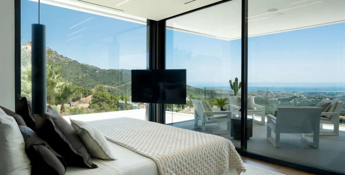 Sale of detached villa in Benahavís 11