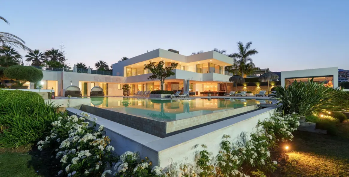 Sale of detached villa in Marbella (district Marbella) 2