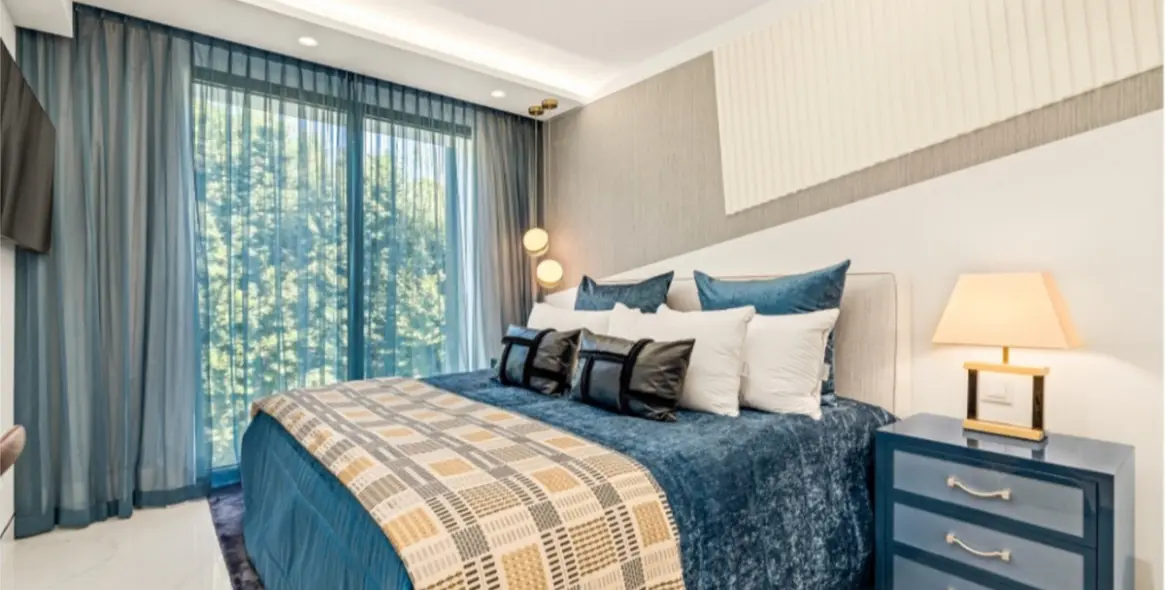 Sale of penthouse in New Golden Mile 11