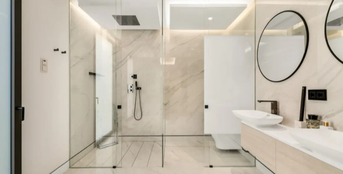 Sale of penthouse in New Golden Mile 12