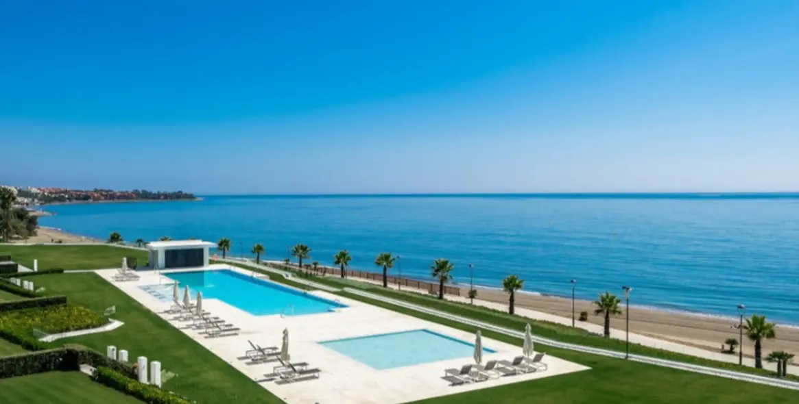 Sale of penthouse in New Golden Mile 13