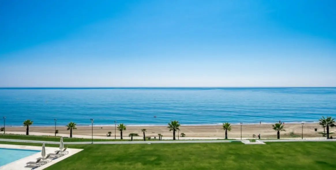 Sale of penthouse in New Golden Mile 16