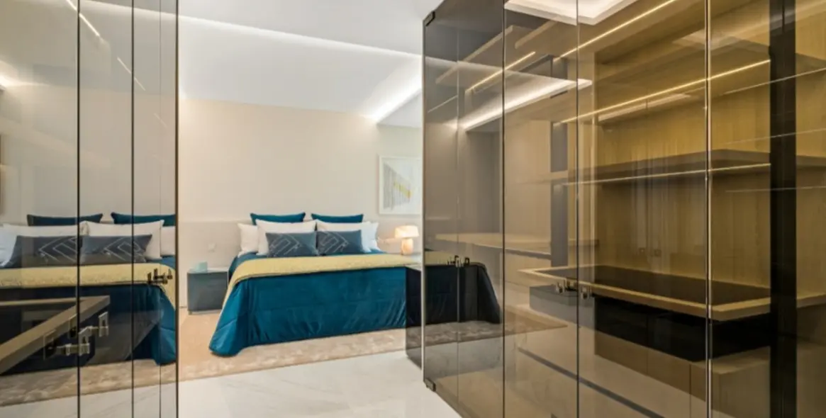 Sale of penthouse in New Golden Mile 19