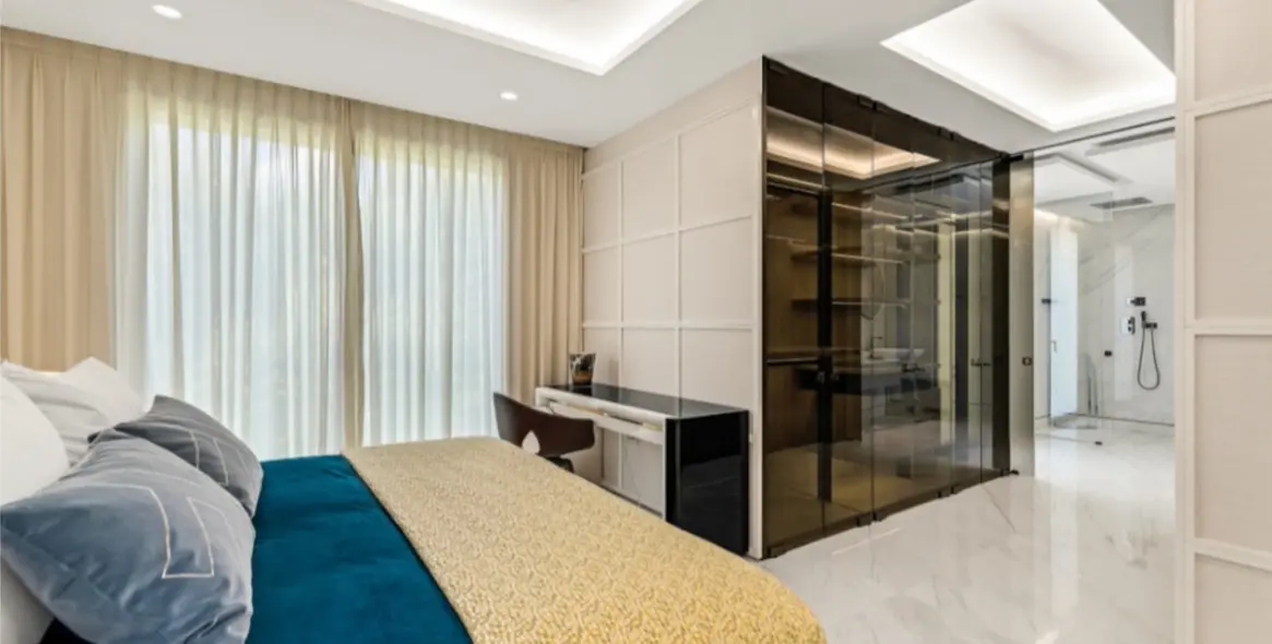 Sale of penthouse in New Golden Mile 20