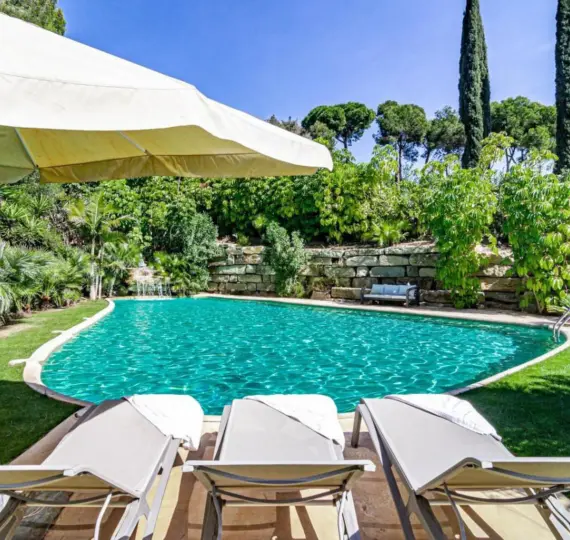 Detached villa R5186215