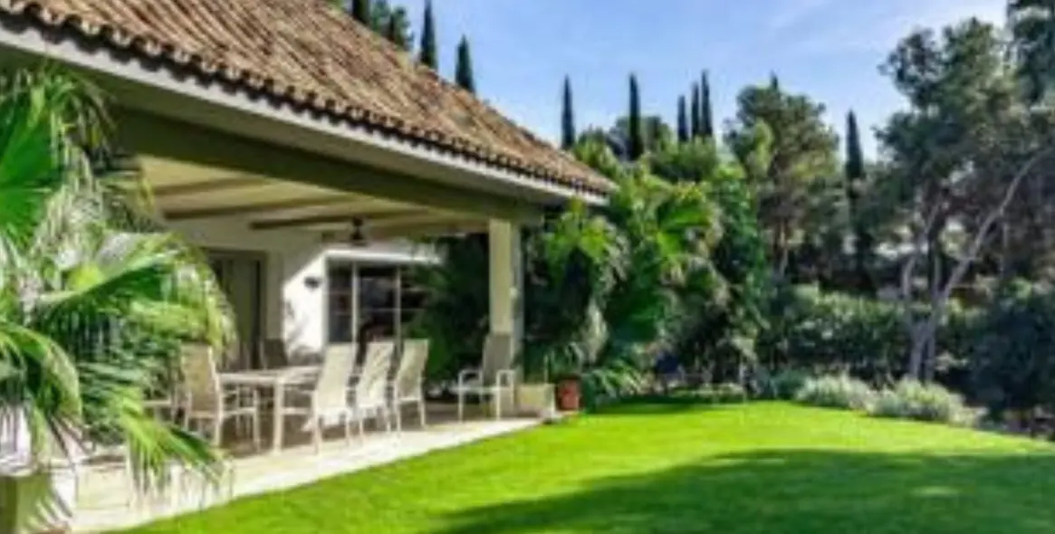Sale of detached villa in Marbella (district Marbella) 2