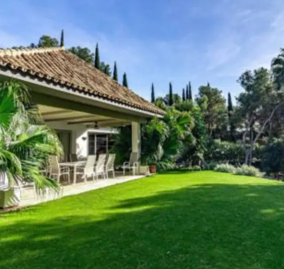 Detached villa R5186215