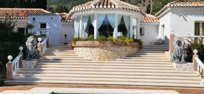 Detached villa R4438249 2