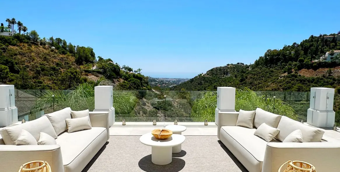 Sale of detached villa in Benahavís (district El Madronal) 2