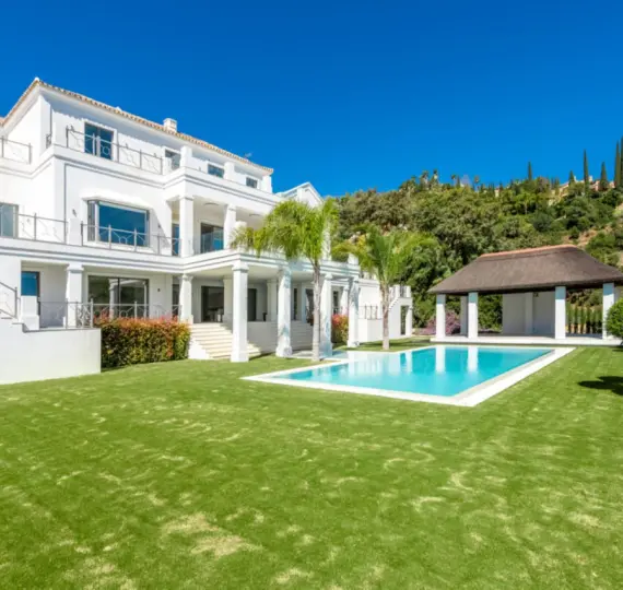 Detached villa R4779208