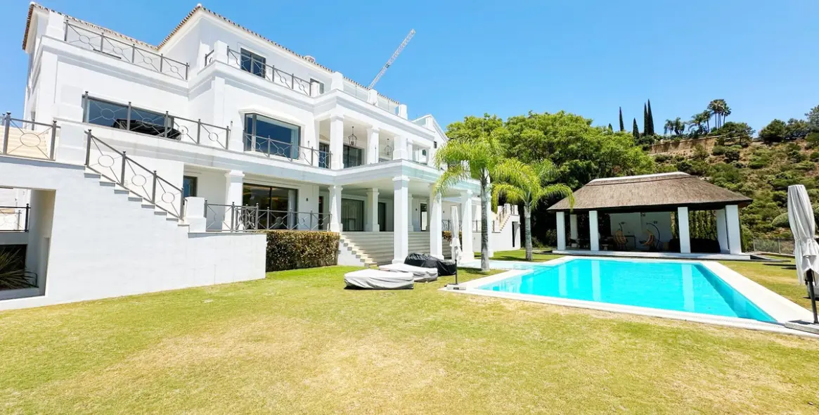 Sale of detached villa in Benahavís (district El Madronal) 10