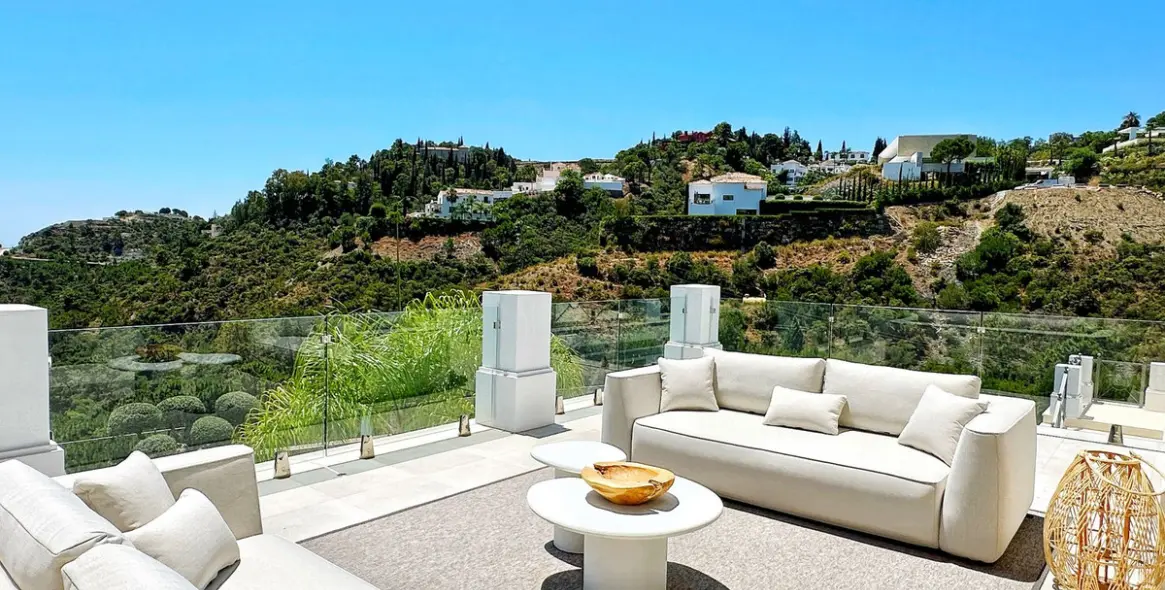 Sale of detached villa in El Madroñal 6