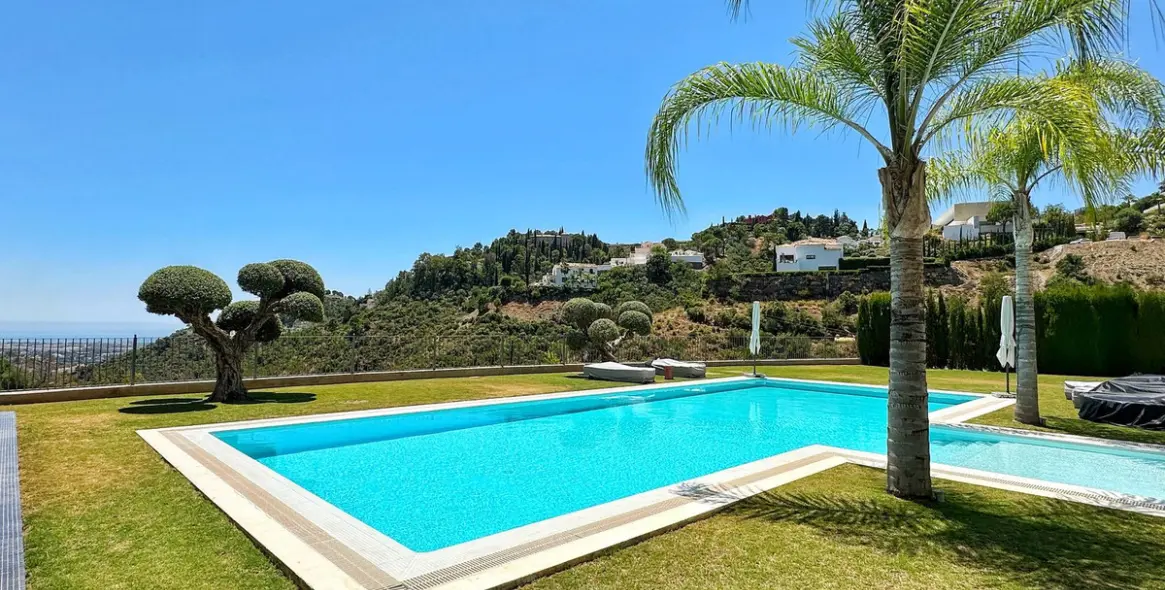 Sale of detached villa in El Madroñal 8