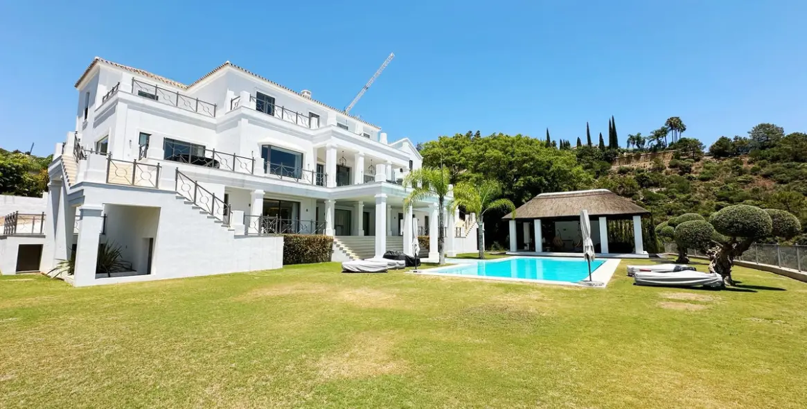 Sale of detached villa in El Madroñal 9