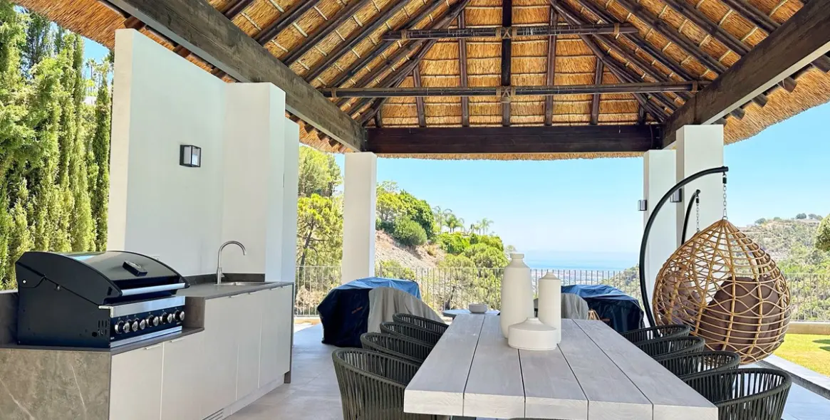 Sale of detached villa in El Madroñal 13