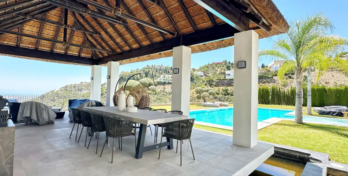 Sale of detached villa in El Madroñal 14