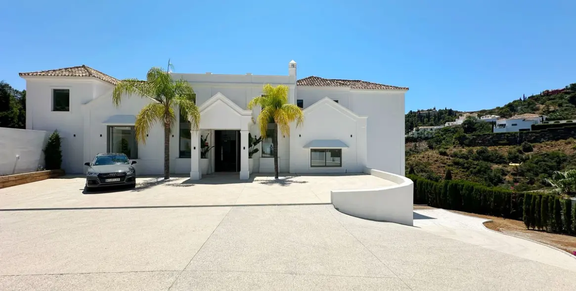 Sale of detached villa in El Madroñal 16