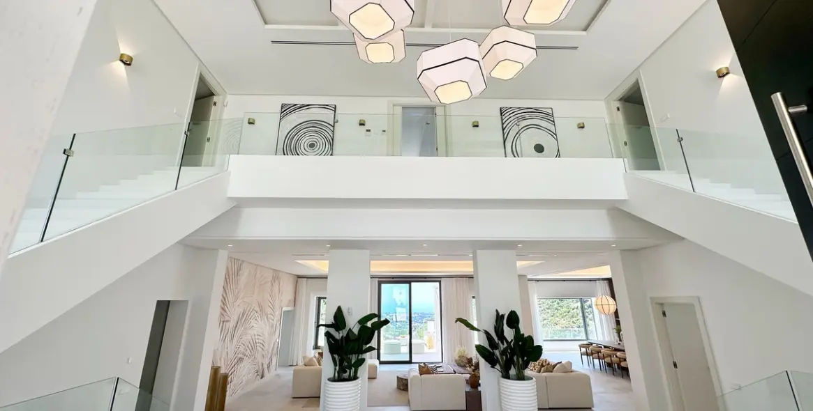 Sale of detached villa in El Madroñal 19