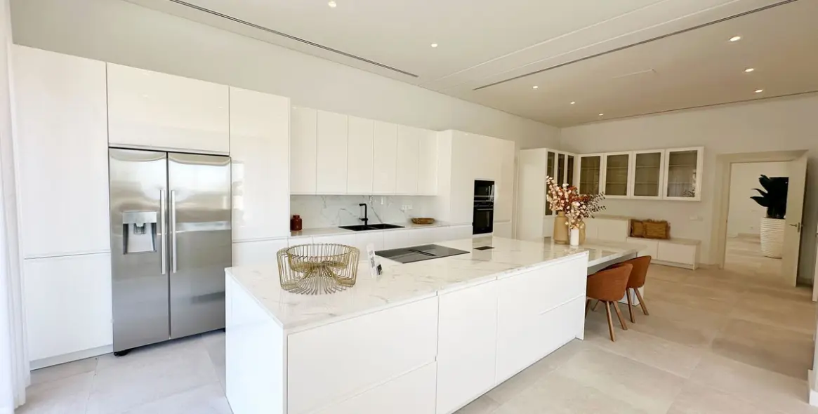 Sale of detached villa in El Madroñal 32