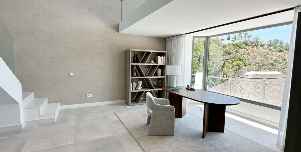 Sale of detached villa in El Madroñal 36