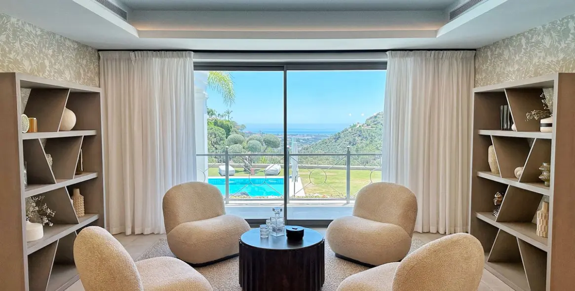 Sale of detached villa in El Madroñal 44