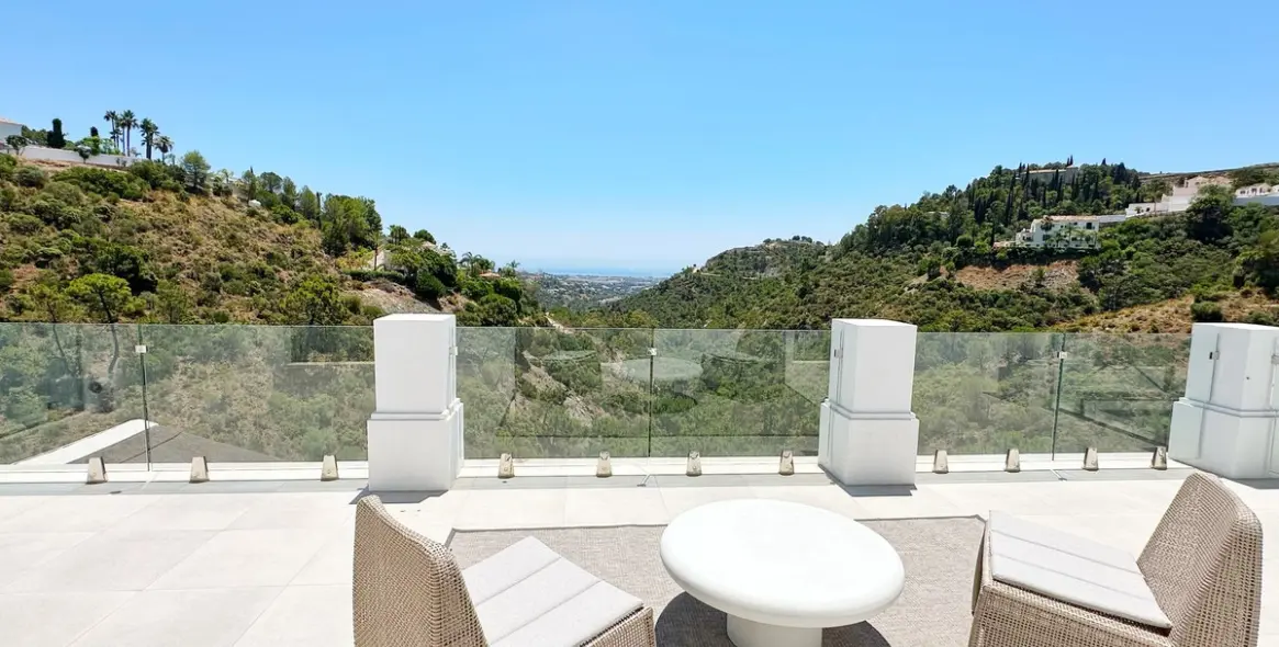 Sale of detached villa in El Madroñal 55