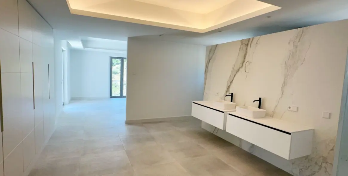 Sale of detached villa in El Madroñal 57