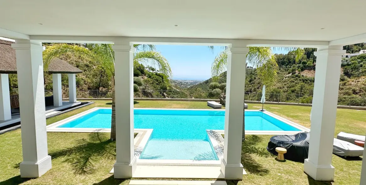Sale of detached villa in El Madroñal 62