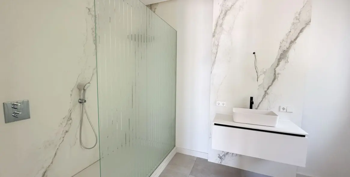 Sale of detached villa in El Madroñal 64