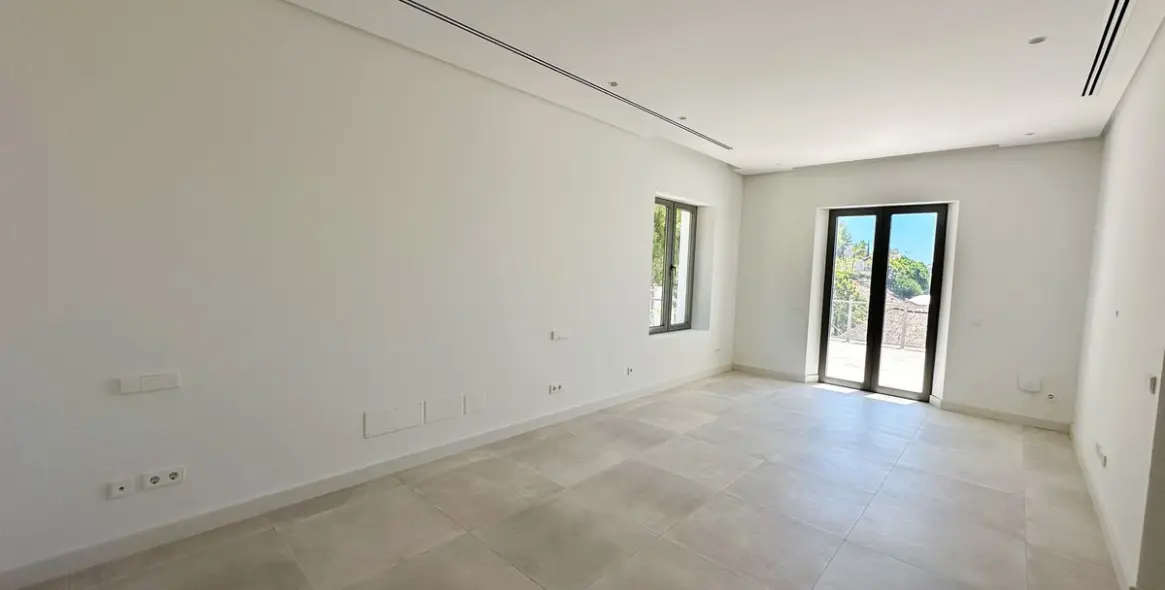 Sale of detached villa in El Madroñal 66