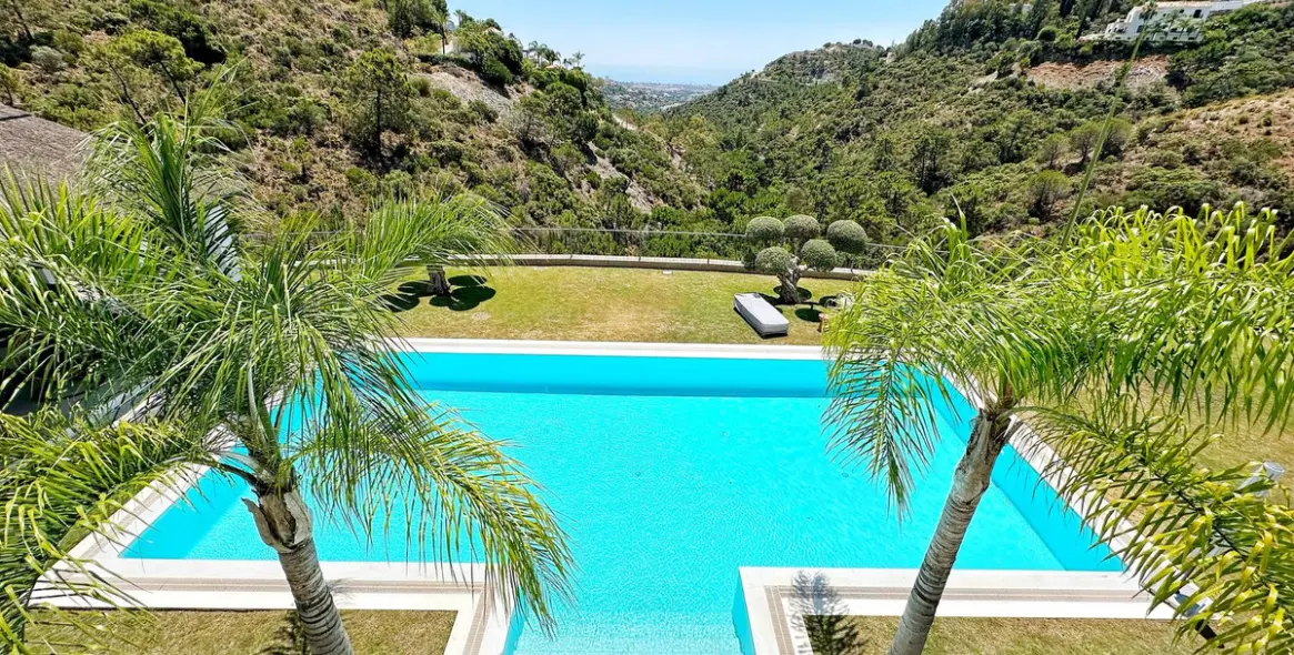 Sale of detached villa in El Madroñal 67