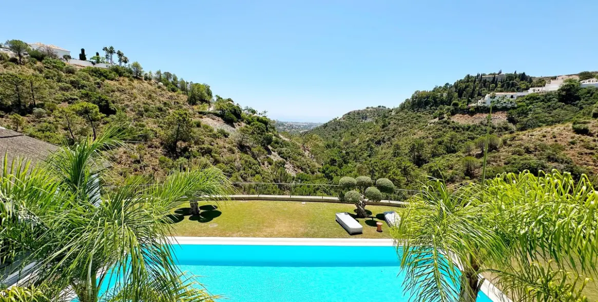 Sale of detached villa in El Madroñal 68