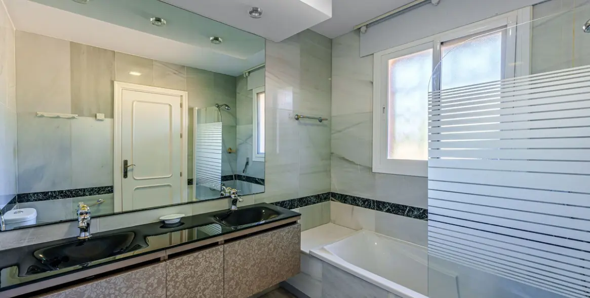 Sale of detached villa in Benamara 15