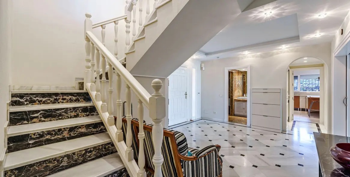 Sale of detached villa in Benamara 16