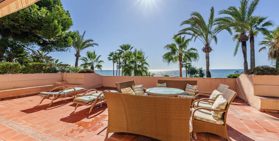 Sale of detached villa in Benamara 26