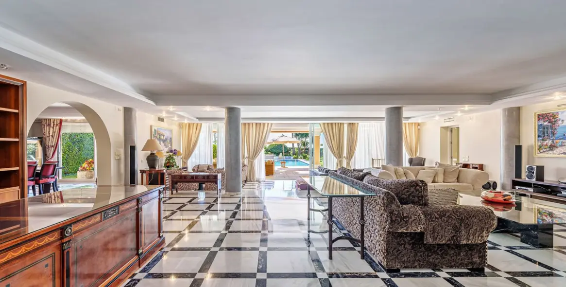 Sale of detached villa in Benamara 28