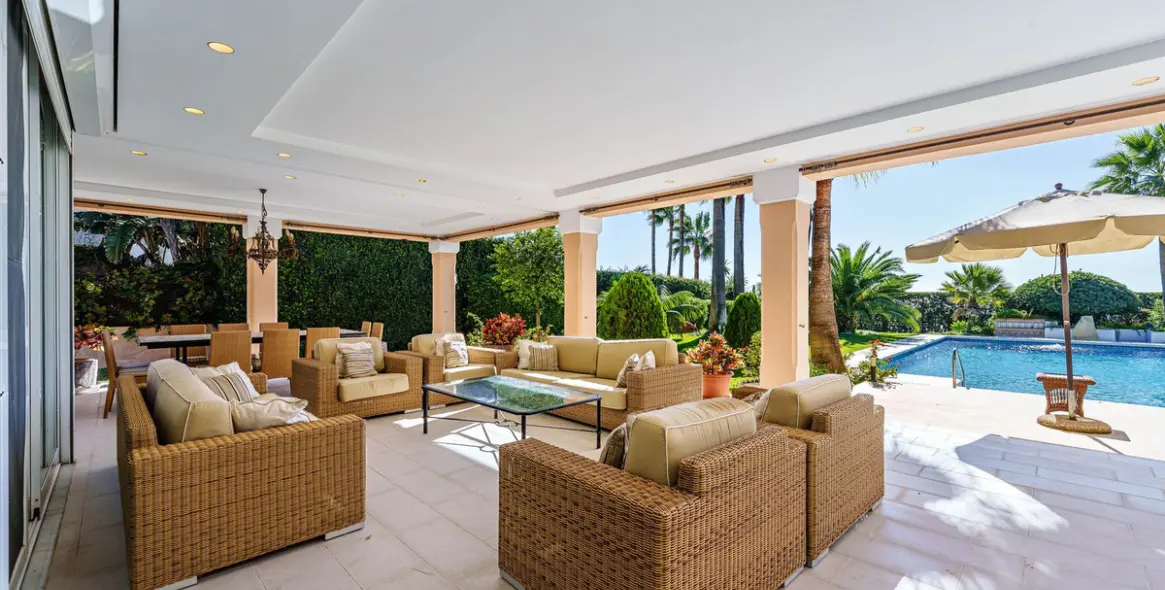 Sale of detached villa in Benamara 30