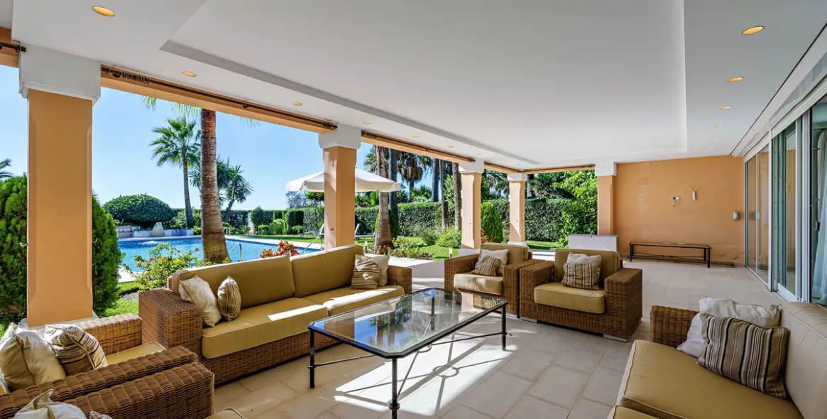 Sale of detached villa in Benamara 32