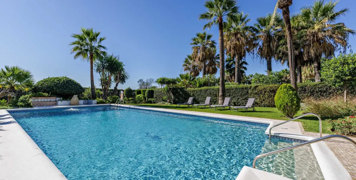 Sale of detached villa in Benamara 34