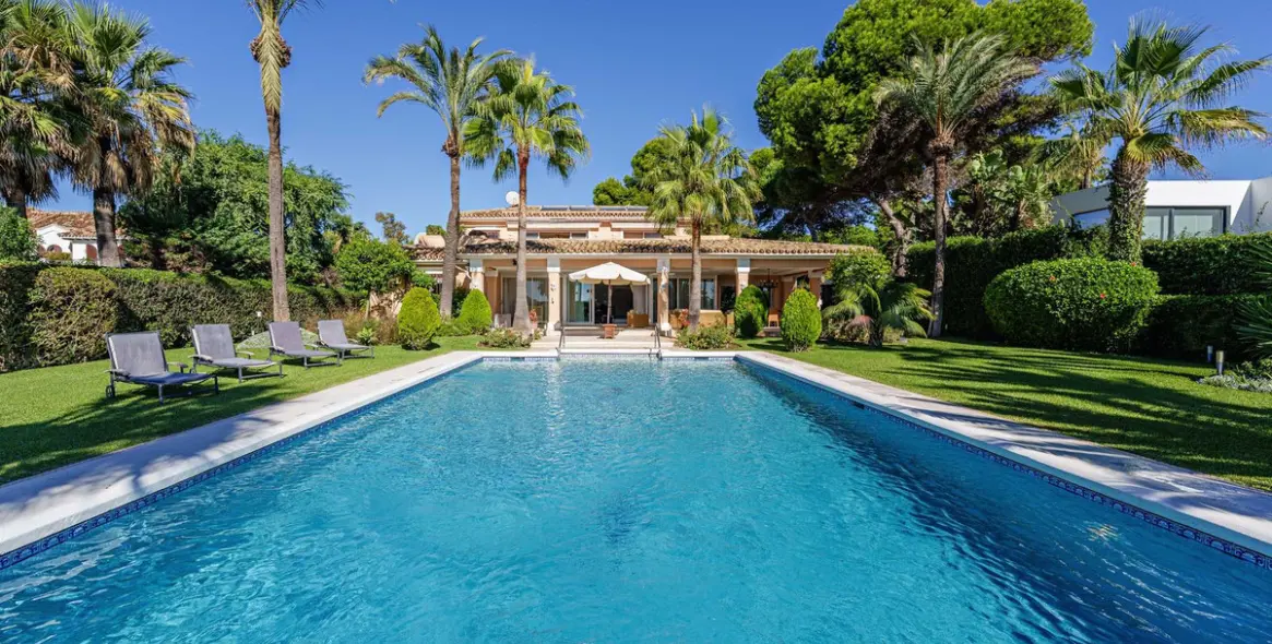 Sale of detached villa in Benamara 36