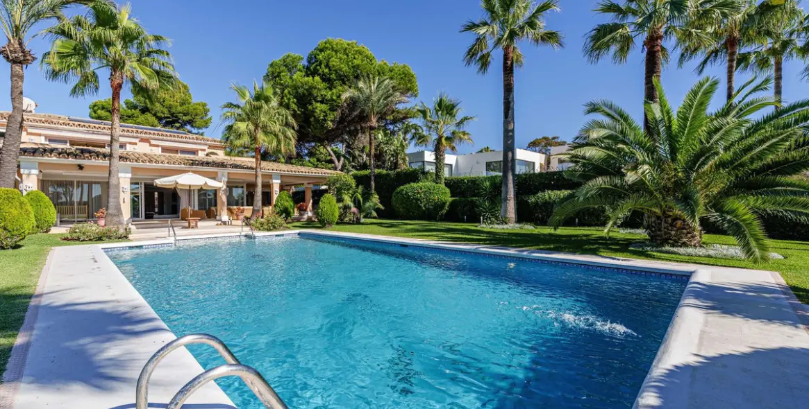 Sale of detached villa in Benamara 37