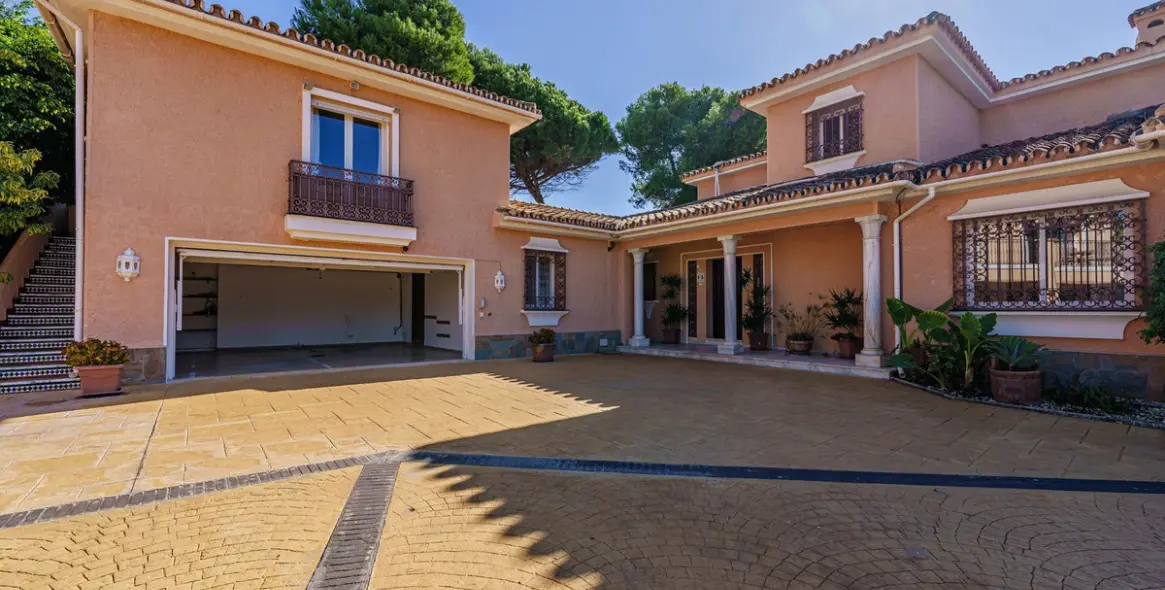 Sale of detached villa in Benamara 40
